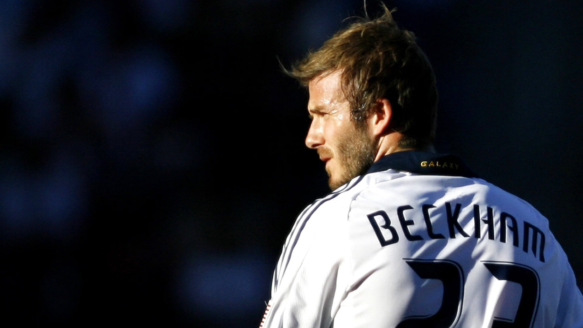 球员赛后表示感受到观众支持将继续努力回馈信任，球员发言